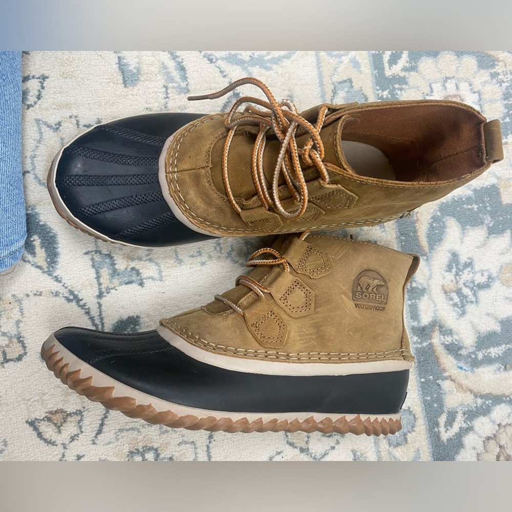 Sorel Waterproof Out and About Boots Size 9